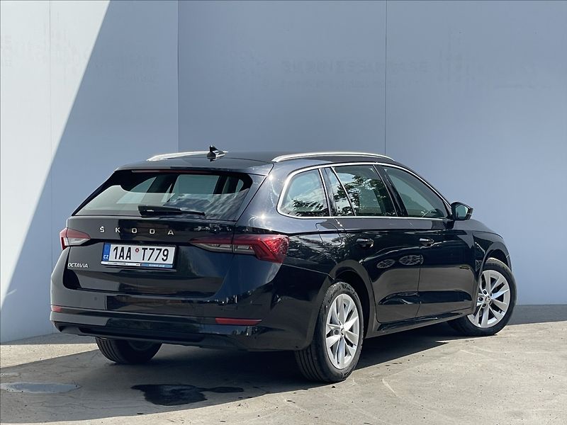 Škoda Octavia 2,0 TDI DSG Style Plus Top ACC - fotka 3 z 23