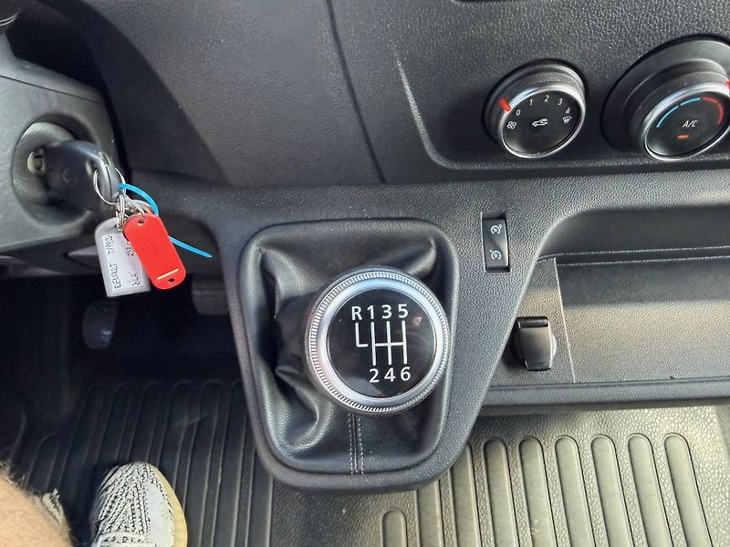 Renault Master 12 palet EURO 6 - fotka 17 z 19