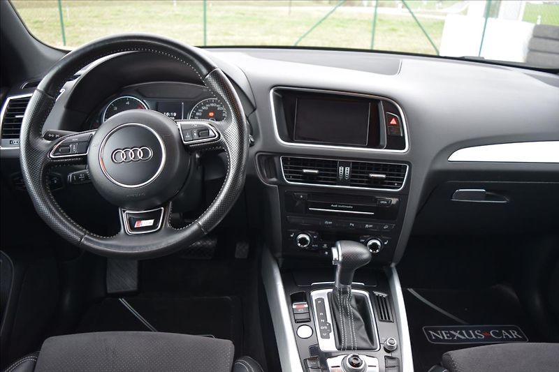 Audi Q5 3,0 V6 180KW S-LINE AUTOMAT - fotka 31 z 57