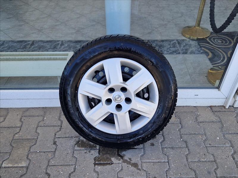 Nissan Qashqai 1,6 DCI  AUTOKLIMA +ZIM.KOLA - fotka 12 z 27