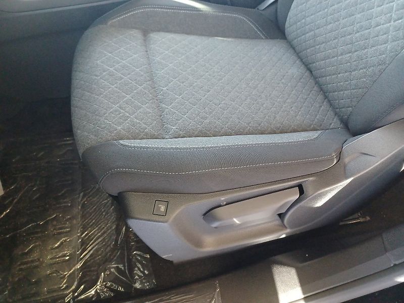 Opel Combo Elegance Plus XL 1,5CDTi MT6 - fotka 19 z 30