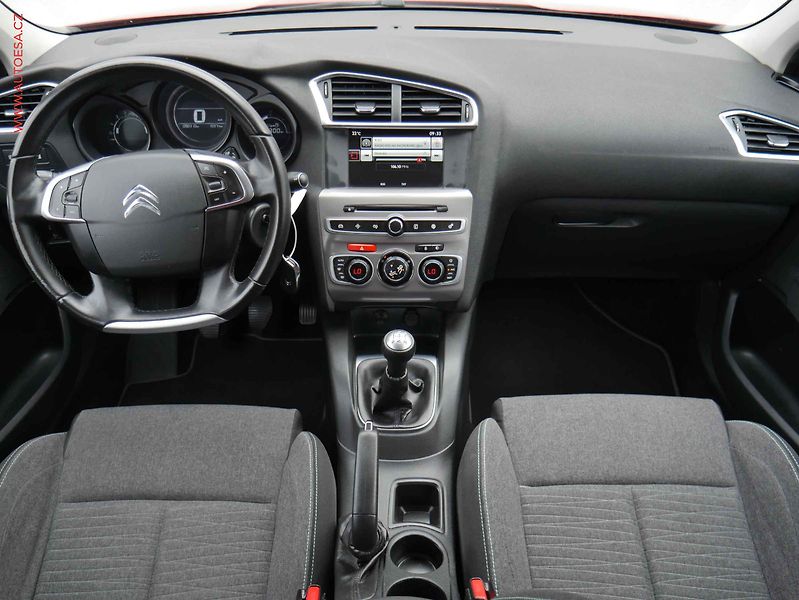 Citroën C4 (2016) 1.2 PT, ČR, AC, navi, park - fotka 8 z 19