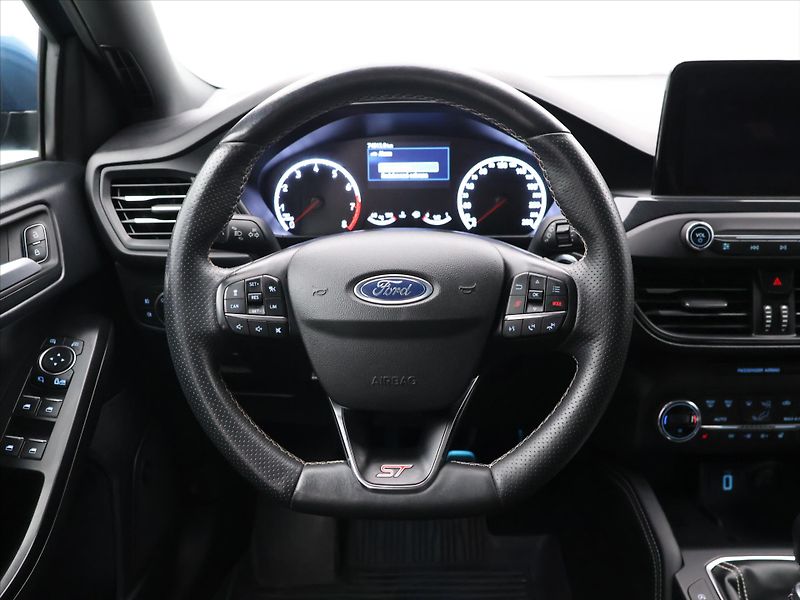 Ford Focus 2,3 ST 206kW Panorama - fotka 17 z 31