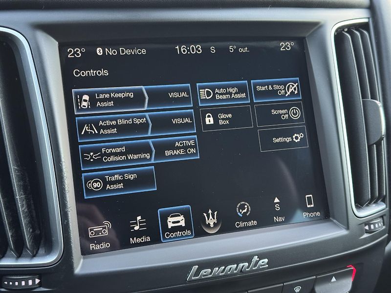 Maserati Levante (2018) GranLusso Q4, 3.0iV6 257kW, ČR - fotka 30 z 45