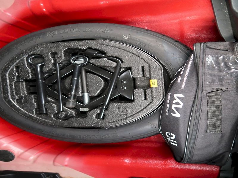 Kia Stonic (2023) Exclusive 1,0 T-GDI DCT7 74kW - fotka 29 z 31