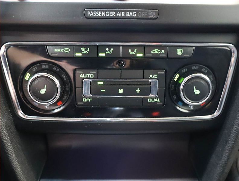 Škoda Superb (2015) Style 2.0 TDI, Navi, Xenony - fotka 17 z 22