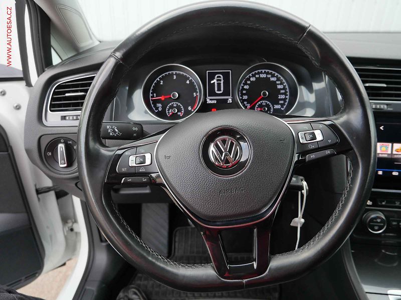 Volkswagen Golf (2017) 1.6TDi, ČR, Comfortline - fotka 11 z 21