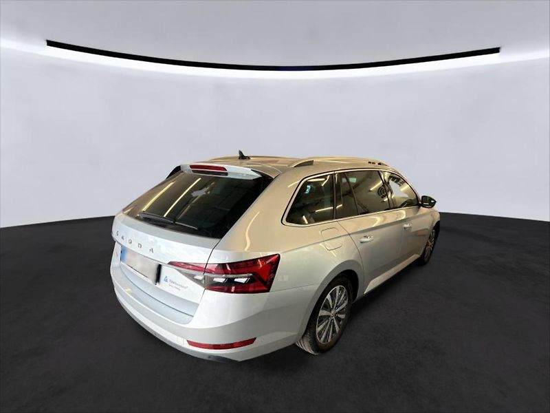 Škoda Superb 2,0 TDI TAŽNÉ PANORAMA KŮŽE - fotka 4 z 9