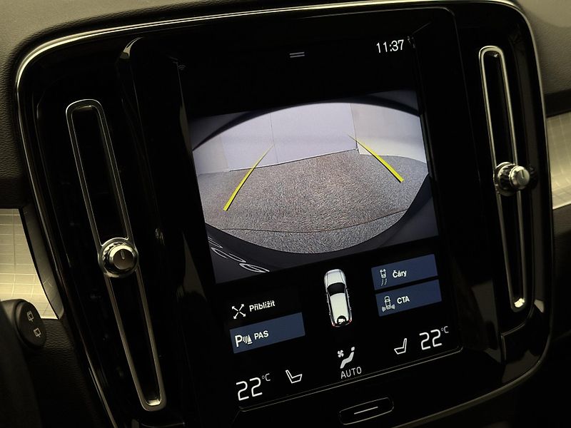 Volvo XC40 D3 MOMENTUM AUT  - fotka 45 z 46