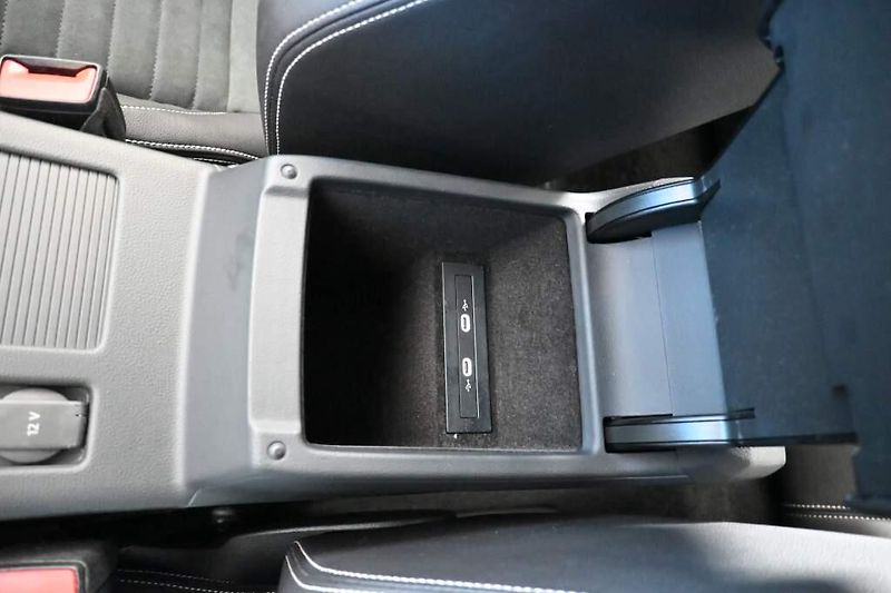 Volkswagen Passat (2022) 2.0 ELEGANCE LED MATRIX ACC Ta - fotka 25 z 32