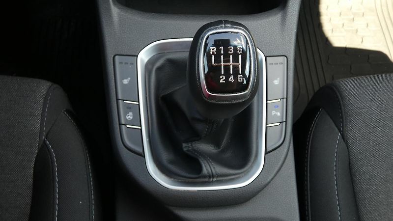Hyundai i30 1.0 T-GDI Start Plus kombi - fotka 18 z 23