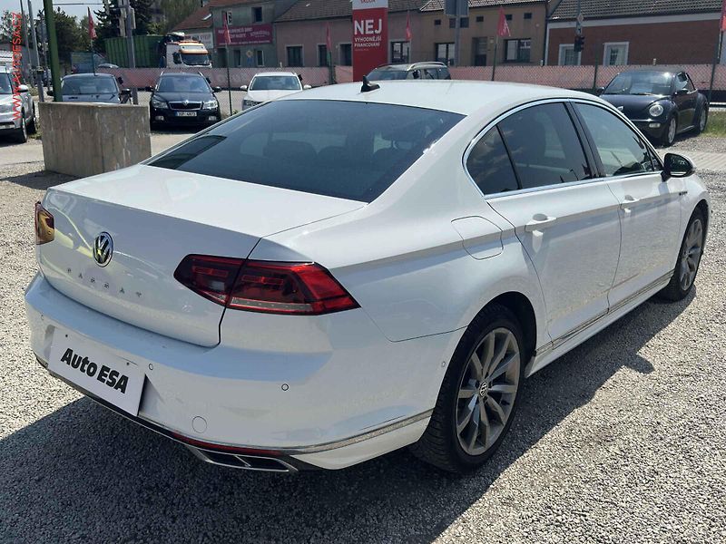 Volkswagen Passat (2019) 2.0TSi, 2.maj,ČR, DSG, LED - fotka 4 z 20