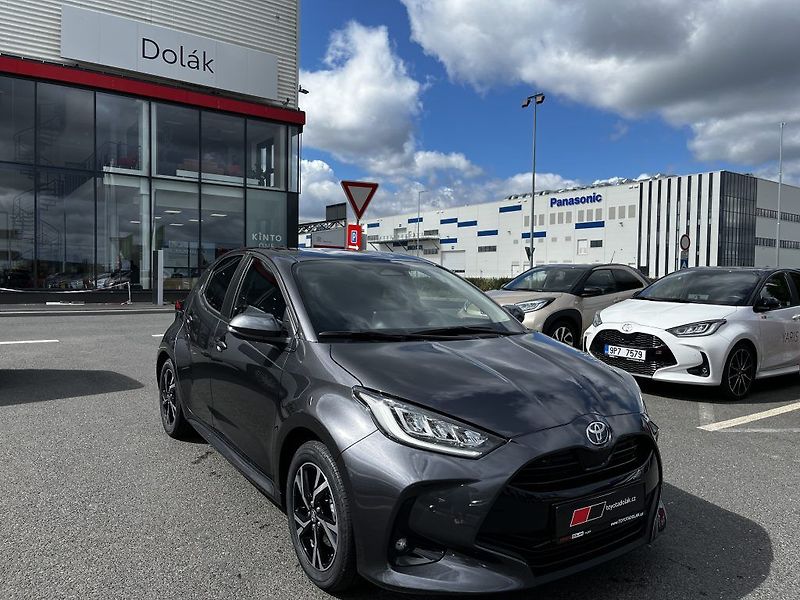 Toyota Yaris 1.5 Hybrid Style ODBĚR ihned - fotka 1 z 29
