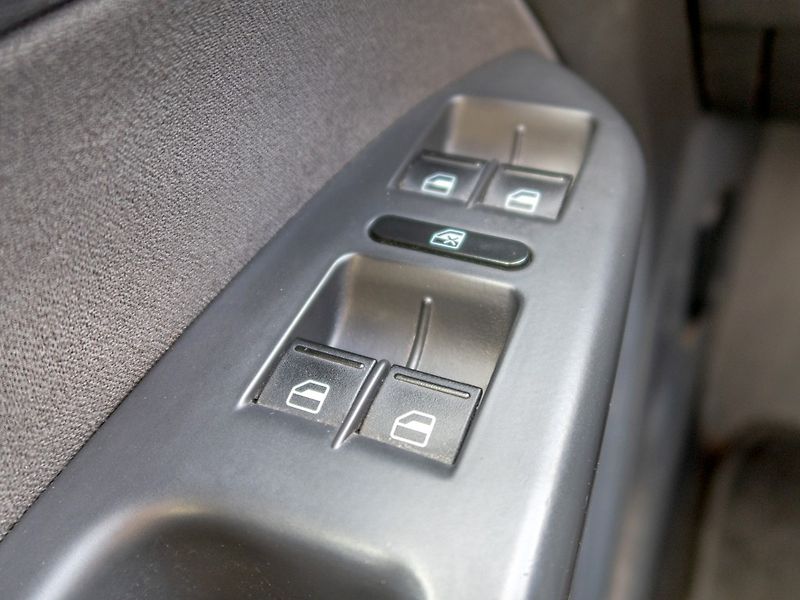 Volkswagen Touran (2006) 1.9TDI 77KW – 7 sedadel - fotka 22 z 44