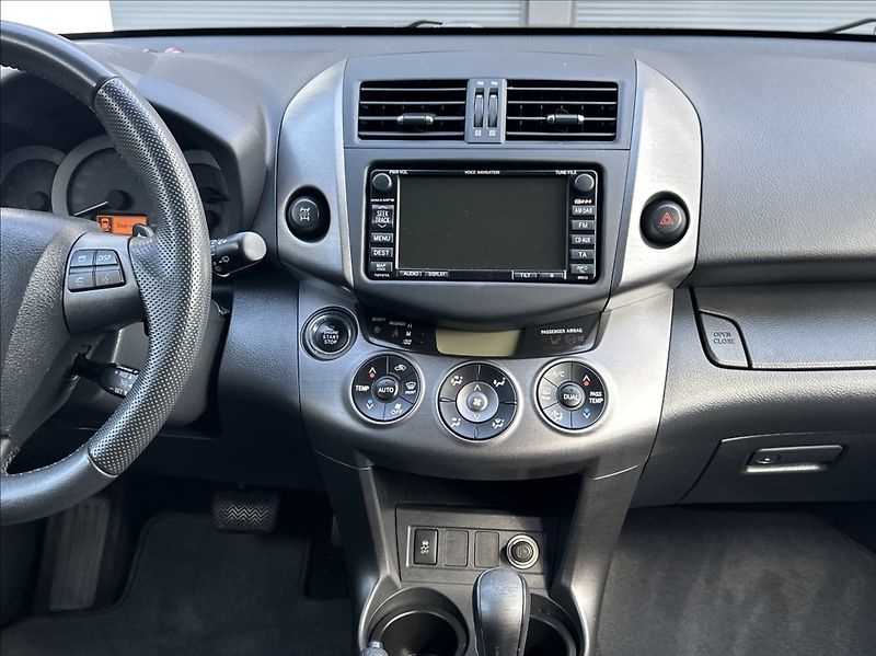 Toyota RAV4 2,0 158PS  Life A/T 4x4 - fotka 25 z 51