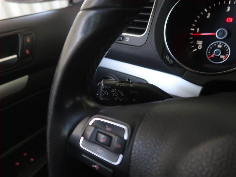 Volkswagen Golf (2013) Highline 2.0 TDI, Serv.kniha - fotka 15 z 17