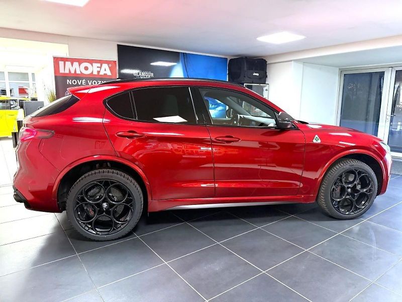 Alfa Romeo Stelvio (2026) 2.9 V6 BiTurbo 520k QV COLLEZI - fotka 4 z 28
