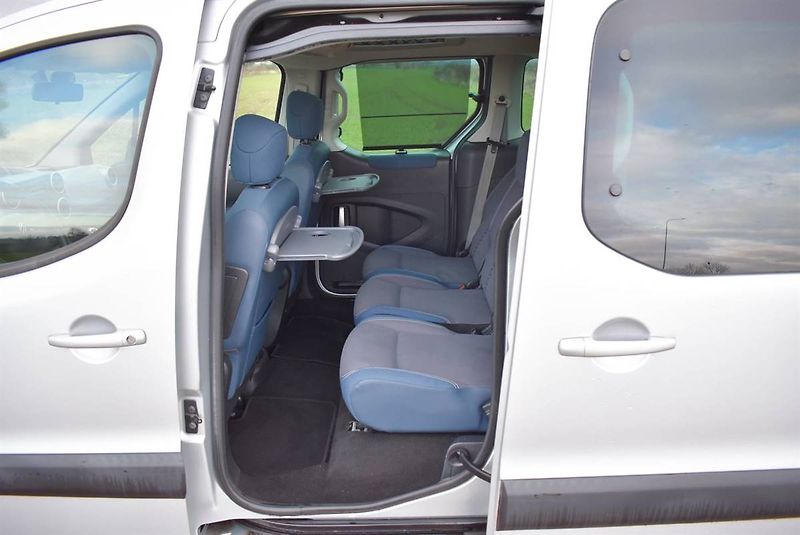 Citroën Berlingo 1,6 16V MULT,1.M,SERVIS,TOP! - fotka 15 z 19