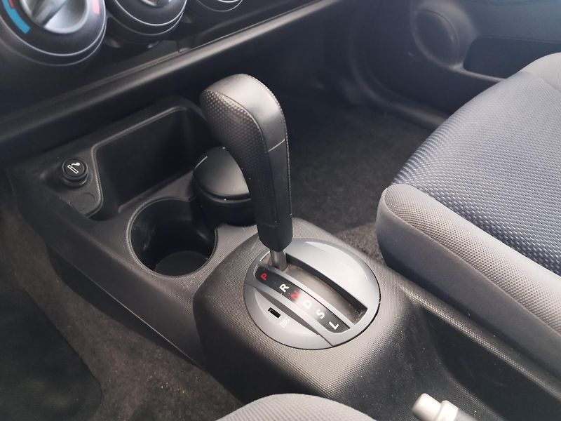 Honda Jazz (2004) 1,3i,61KW,AUTOMAT,KLIMA,ALU - fotka 19 z 26