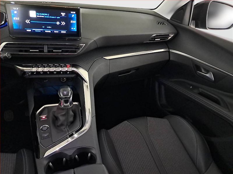 Peugeot 3008 (2022) 1.2 PureTech - fotka 8 z 22