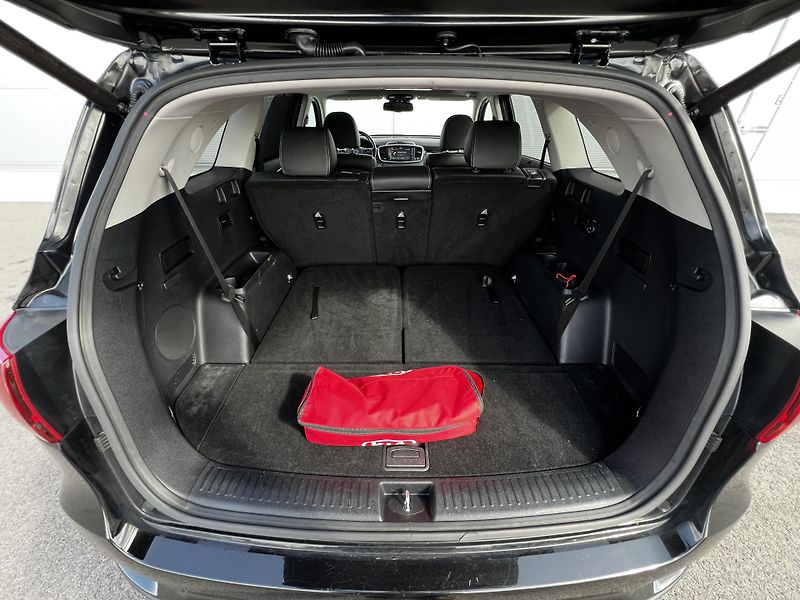 Kia Sorento 2.2 CRDi 4WD GT-Line 7-Míst TZ - fotka 28 z 30