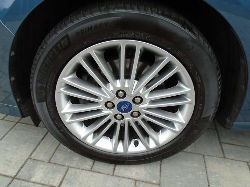 Ford S-MAX 2,0EcxoBlue 140kW 8A Vignale - fotka 9 z 46
