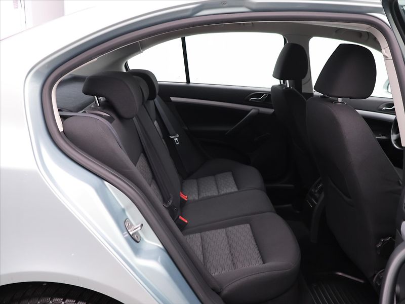 Škoda Octavia 1,4 TSI 90kW Ambiente CZ - fotka 13 z 26