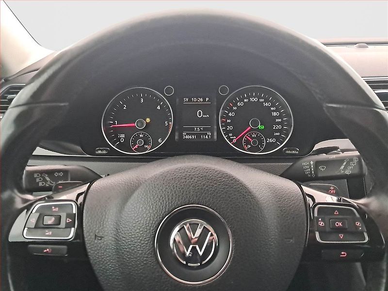 Volkswagen Passat (2013) 2.0 TDI, Automat, Navi - fotka 16 z 16