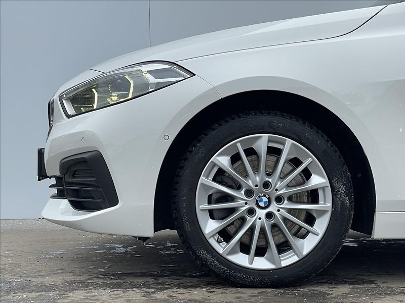 BMW Řada 1 2,0 120d xDrive AT8 Advantage - fotka 18 z 22