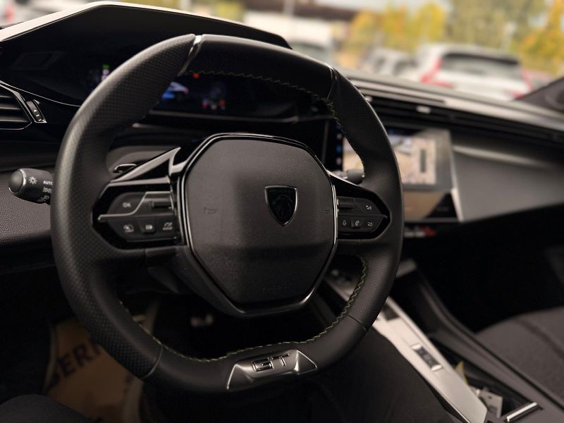 Peugeot 408 GT HYBRID 145 CH E-DCS - fotka 13 z 26
