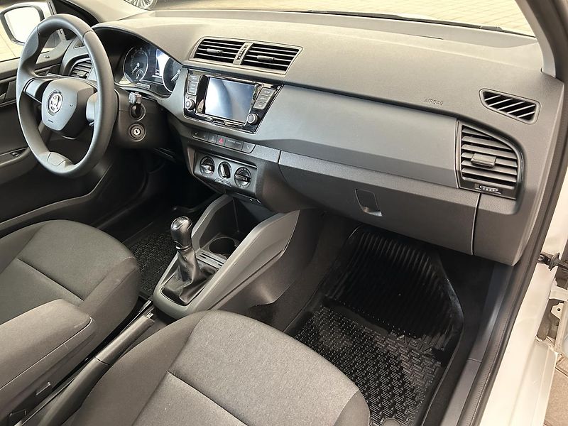 Škoda Fabia 1.0 TSI Active Plus - fotka 24 z 26