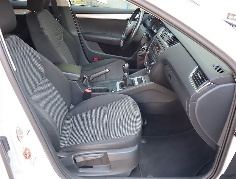 Škoda Octavia (2013) Ambition 1.6 TDI, Tempomat - fotka 9 z 15