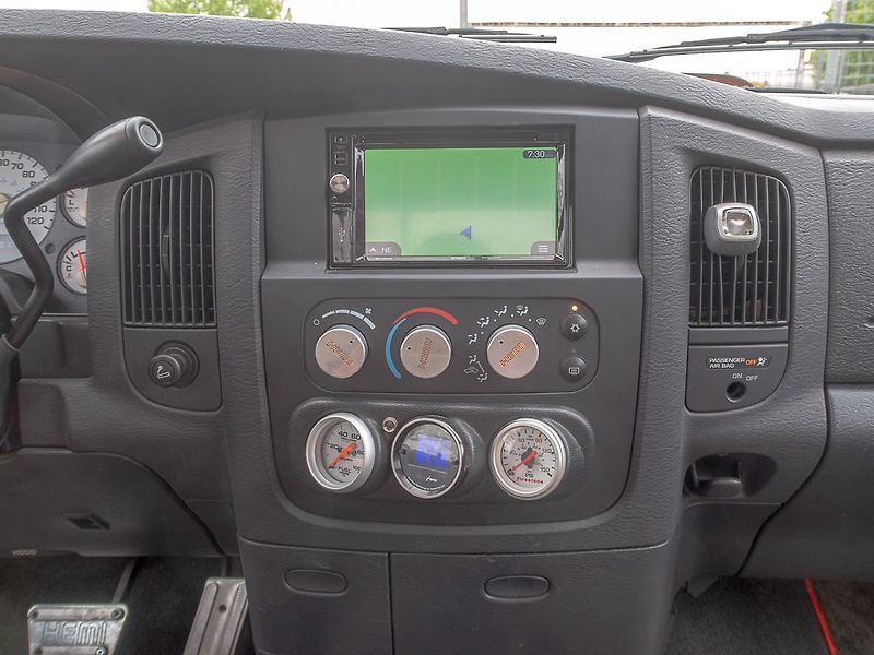 Dodge RAM (2004) 1500 Magnum Hemi GTX - fotka 24 z 44
