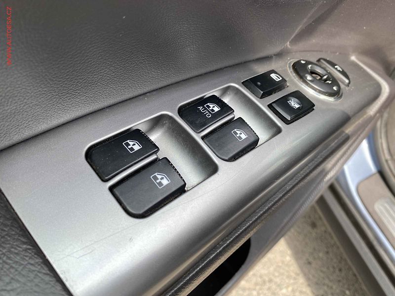 Hyundai Santa Fe (2010) 2.2 CRDi 4x4, 1.maj,ČR, AT - fotka 13 z 17