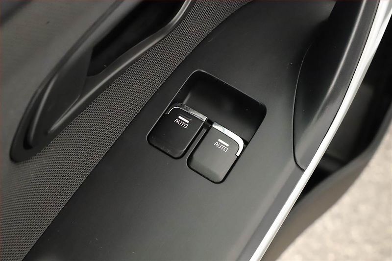 Kia Ceed (2016) 1.4 CVVT - fotka 11 z 14