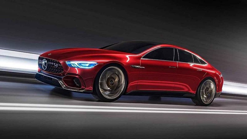 Maskovaný prototyp čtyřdveřového Mercedesu-AMG GT.