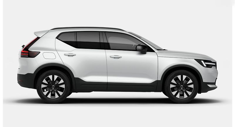 Volvo XC40 (2026) B3 PLUS AUT - fotka 6 z 13