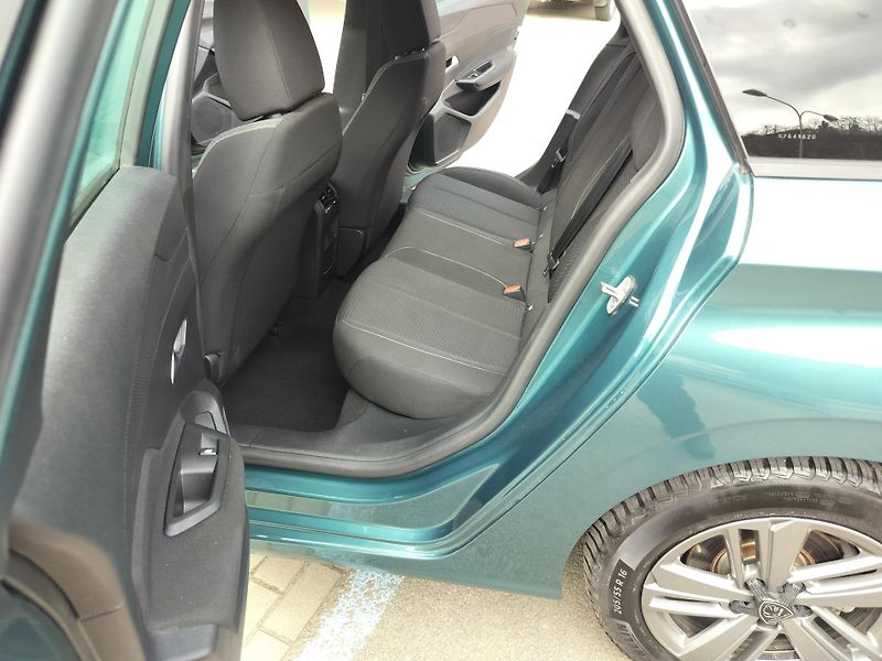Peugeot 308 SW  1.5 BlueHDI  96kW  automat - fotka 25 z 30