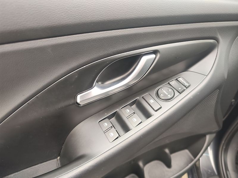 Hyundai i30 1.5 T-GDI/117kW N-Line DCT - fotka 31 z 32