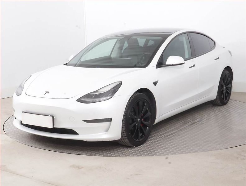 Tesla Model 3 (2019) Long Range 4WD 78kWh, SoH 83% - fotka 2 z 23