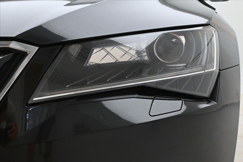 Škoda Superb 2,0 TDI 110 kW 4x4 Style Panor - fotka 30 z 32