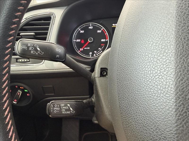 Seat Leon 2,0 TDi, FR-Line, DSG, Navi - fotka 15 z 34