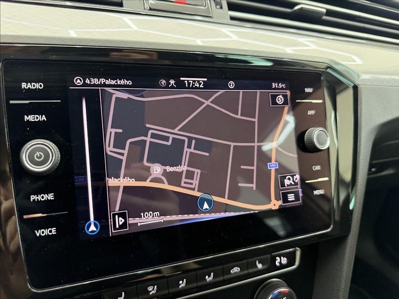 Volkswagen Passat 2,0 TDI, LED, DSG, MirrorLink - fotka 26 z 33