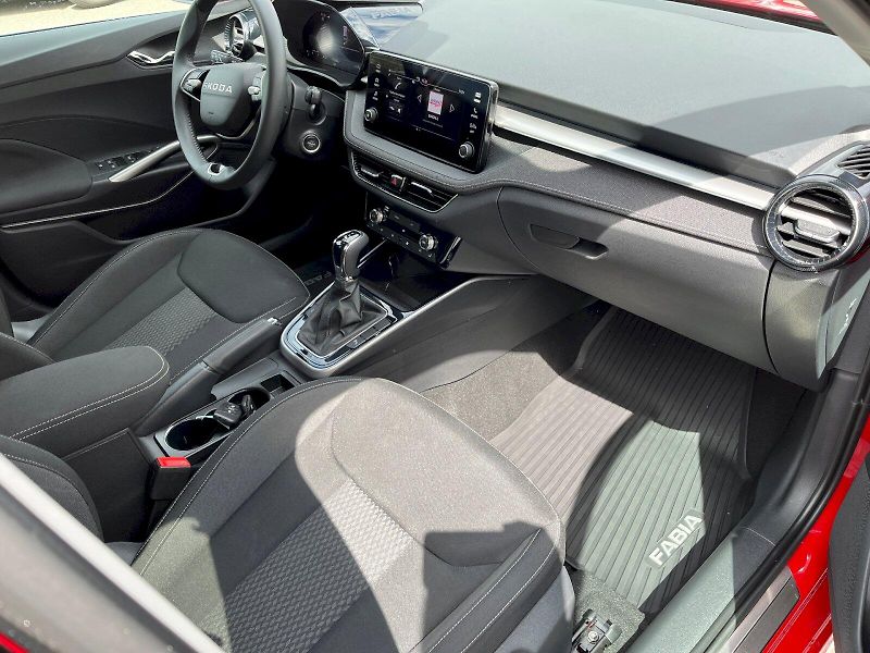 Škoda Fabia (2025) 1.0 TSI 85kW Top Selection DSG - fotka 12 z 27
