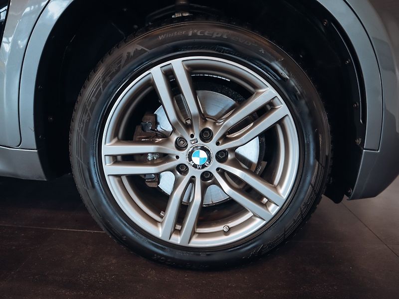 BMW X6 40d xDrive 230kW M-Sport - fotka 26 z 27