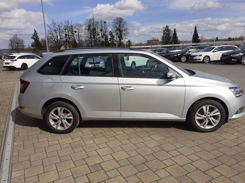 Škoda Fabia (2019) III Kombi 1.0 TSi 81KW - fotka 3 z 42