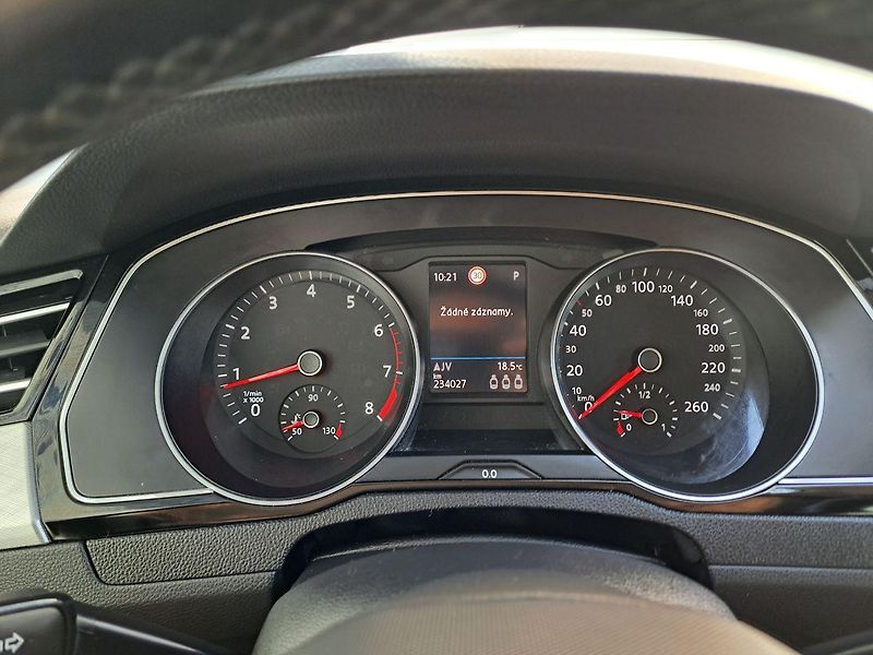 Volkswagen Passat (2022) 1.5 TSI DSG, ZÁRUKA - fotka 26 z 35