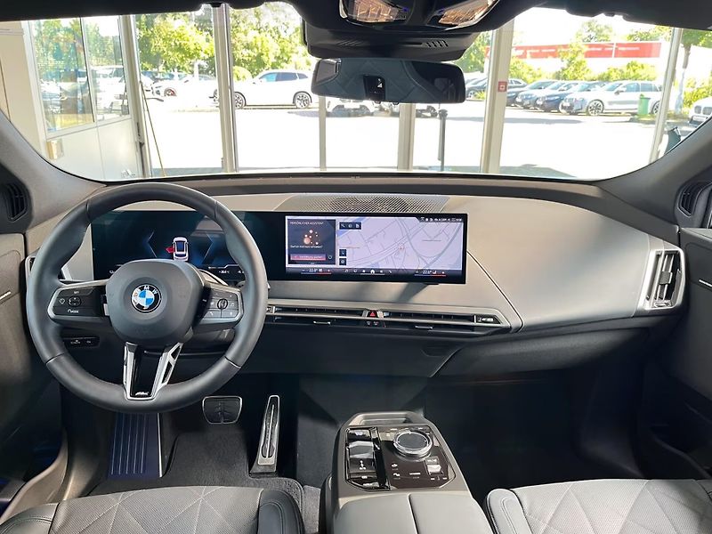 BMW iX xDrive45 M-Sport Komfort HuD - fotka 8 z 17
