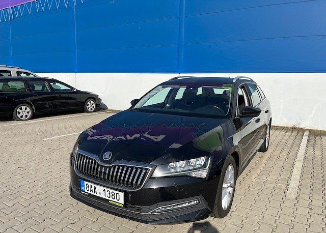 Škoda Superb Ambition Combi - fotka 1 z 15