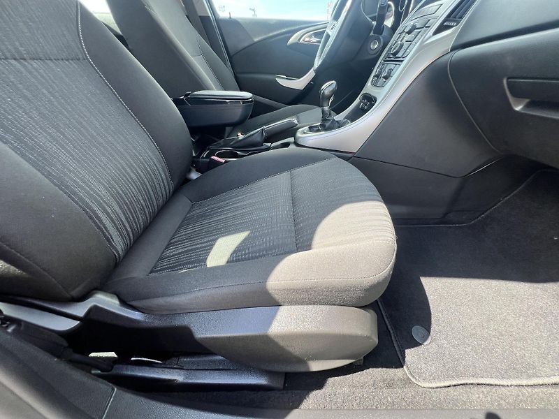 Opel Astra 1.4i 16v KAMERA TEMPOMAT ALU - fotka 34 z 42